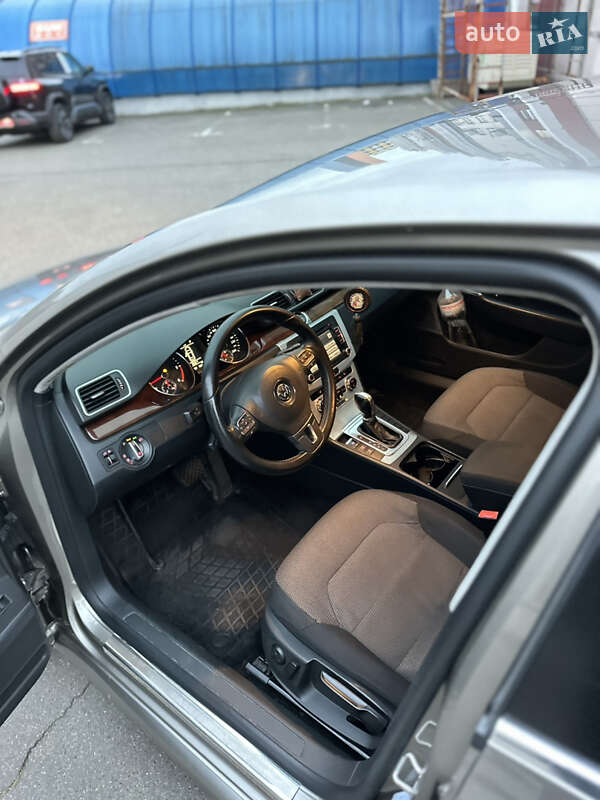 Седан Volkswagen Passat 2011 в Киеве