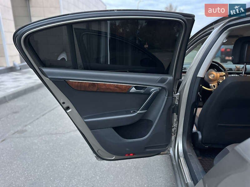 Седан Volkswagen Passat 2011 в Киеве