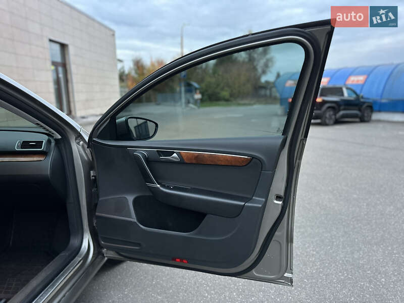 Седан Volkswagen Passat 2011 в Киеве
