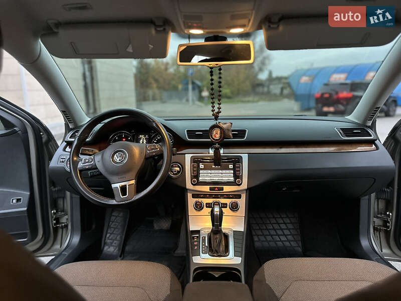 Седан Volkswagen Passat 2011 в Киеве
