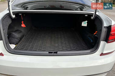 Седан Volkswagen Passat 2016 в Киеве