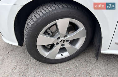 Седан Volkswagen Passat 2016 в Киеве