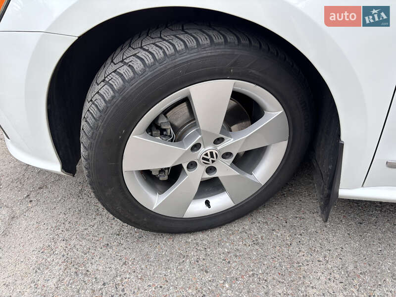 Седан Volkswagen Passat 2016 в Києві фото 13 Седан Volkswagen Passat 2016 в Києві