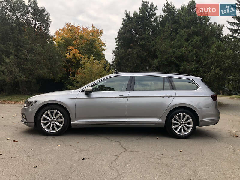 Универсал Volkswagen Passat 2020 в Киеве