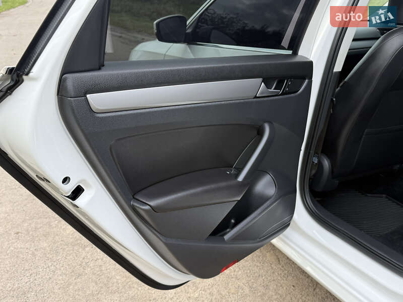 Седан Volkswagen Passat 2015 в Дубні фото 24 Седан Volkswagen Passat 2015 в Дубні