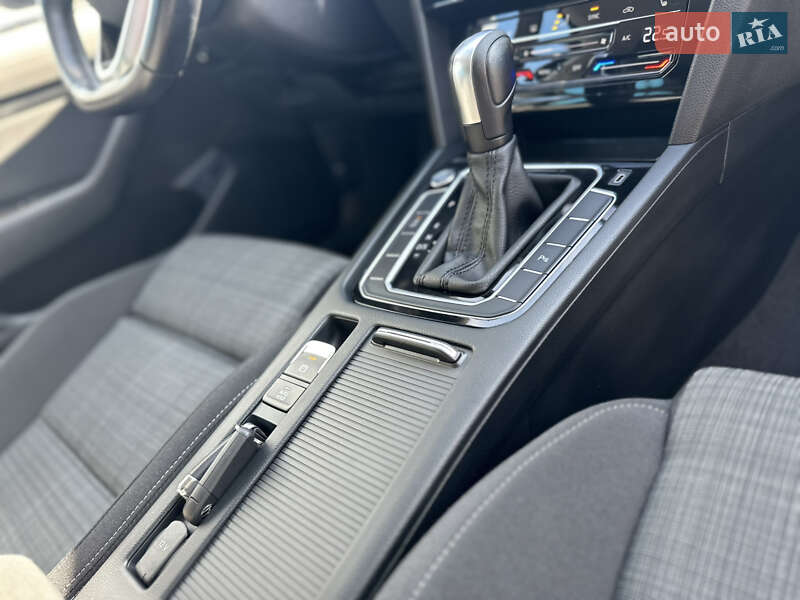 Универсал Volkswagen Passat 2020 в Луцке фото 25 Универсал Volkswagen Passat 2020 в Луцке