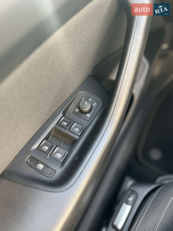 Универсал Volkswagen Passat 2020 в Луцке фото 29 Универсал Volkswagen Passat 2020 в Луцке