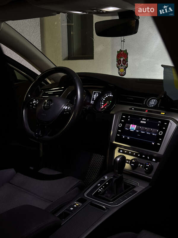 Універсал Volkswagen Passat 2017 в Києві фото 15 Універсал Volkswagen Passat 2017 в Києві