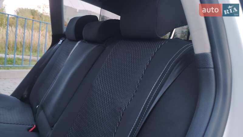 Універсал Volkswagen Passat 2012 в Дрогобичі