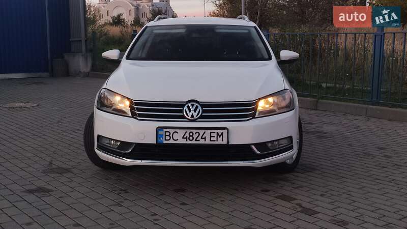 Універсал Volkswagen Passat 2012 в Дрогобичі