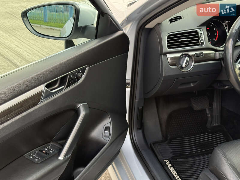 Седан Volkswagen Passat 2015 в Чернівцях