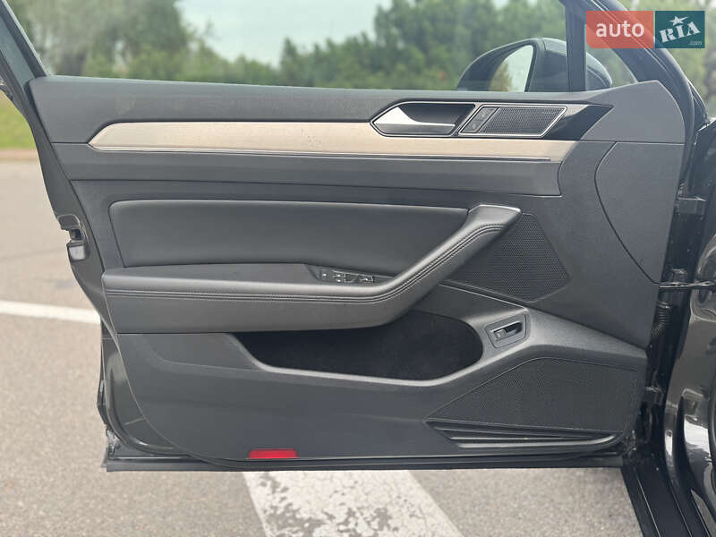 Универсал Volkswagen Passat 2018 в Киеве фото 9 Универсал Volkswagen Passat 2018 в Киеве