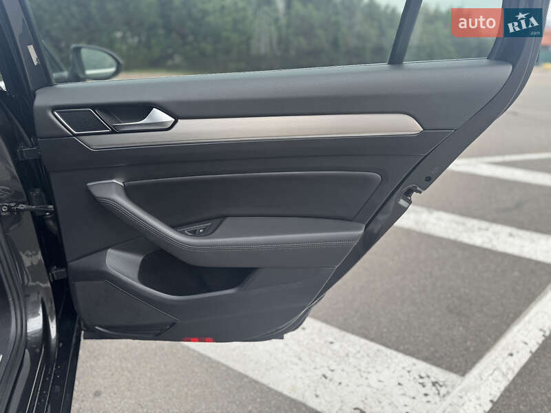 Универсал Volkswagen Passat 2018 в Киеве фото 34 Универсал Volkswagen Passat 2018 в Киеве