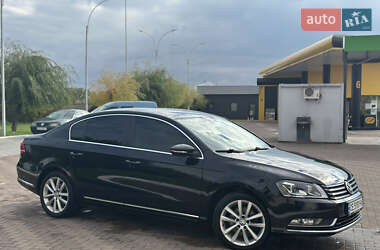 Седан Volkswagen Passat 2011 в Черновцах