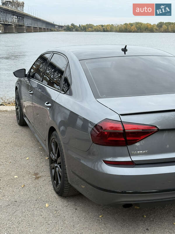 Седан Volkswagen Passat 2016 в Дніпрі