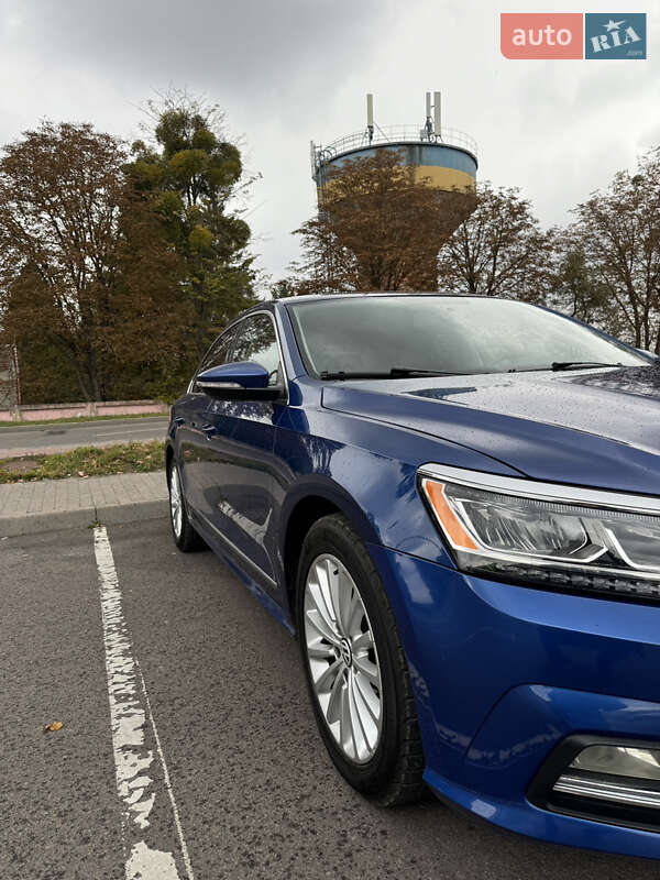 Седан Volkswagen Passat 2017 в Ровно