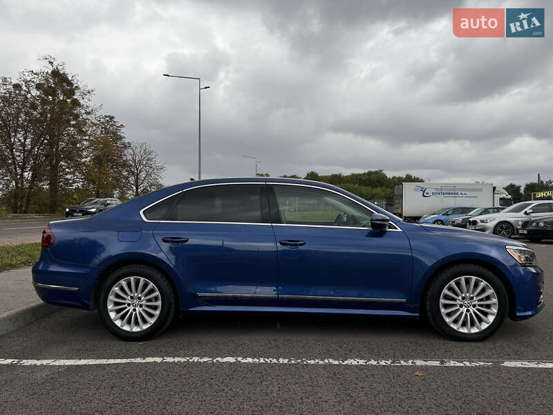 Седан Volkswagen Passat 2017 в Ровно