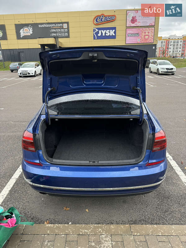 Седан Volkswagen Passat 2017 в Ровно