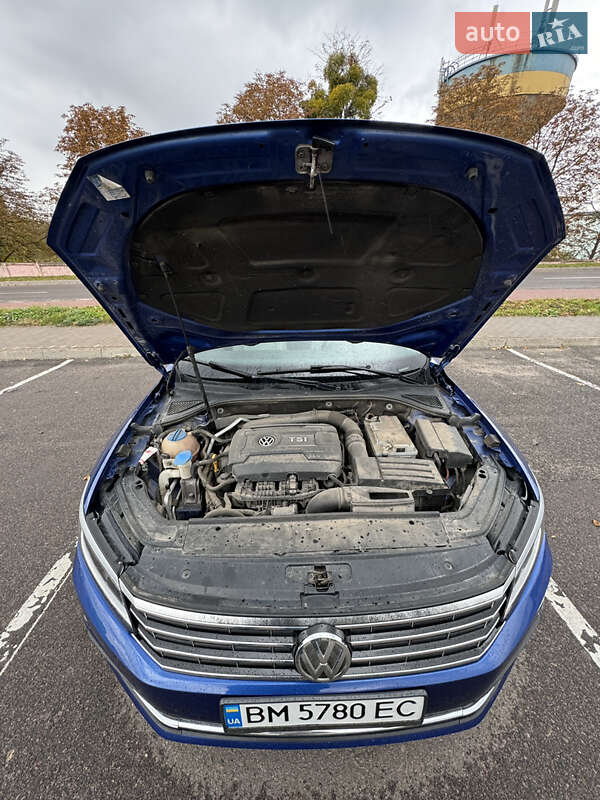 Седан Volkswagen Passat 2017 в Ровно