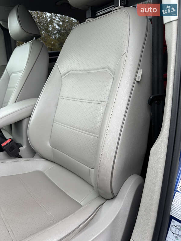Седан Volkswagen Passat 2017 в Ровно