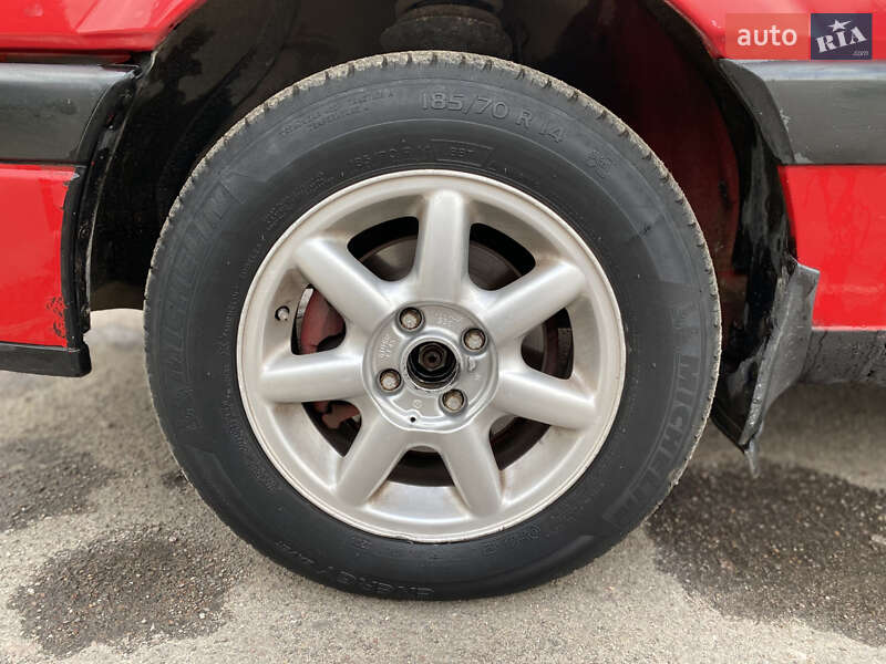 Седан Volkswagen Passat 1992 в Радивиліві