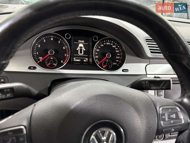 Універсал Volkswagen Passat 2010 в Нововолинську