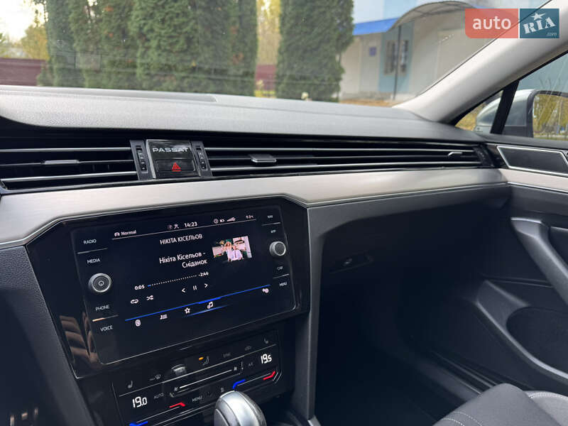 Универсал Volkswagen Passat 2020 в Корце