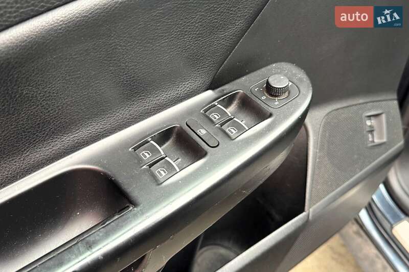 Седан Volkswagen Passat 2006 в Києві