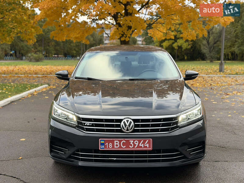 Седан Volkswagen Passat 2017 в Ровно