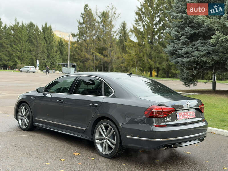 Седан Volkswagen Passat 2017 в Ровно