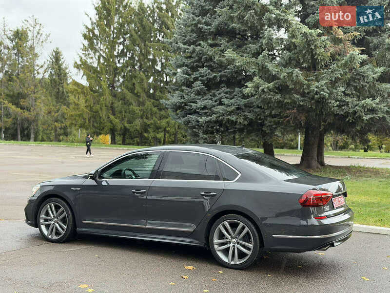 Седан Volkswagen Passat 2017 в Ровно