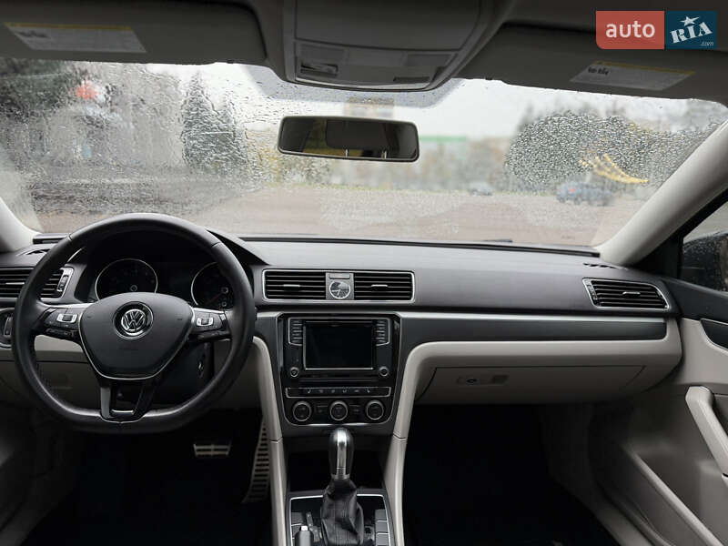 Седан Volkswagen Passat 2017 в Ровно