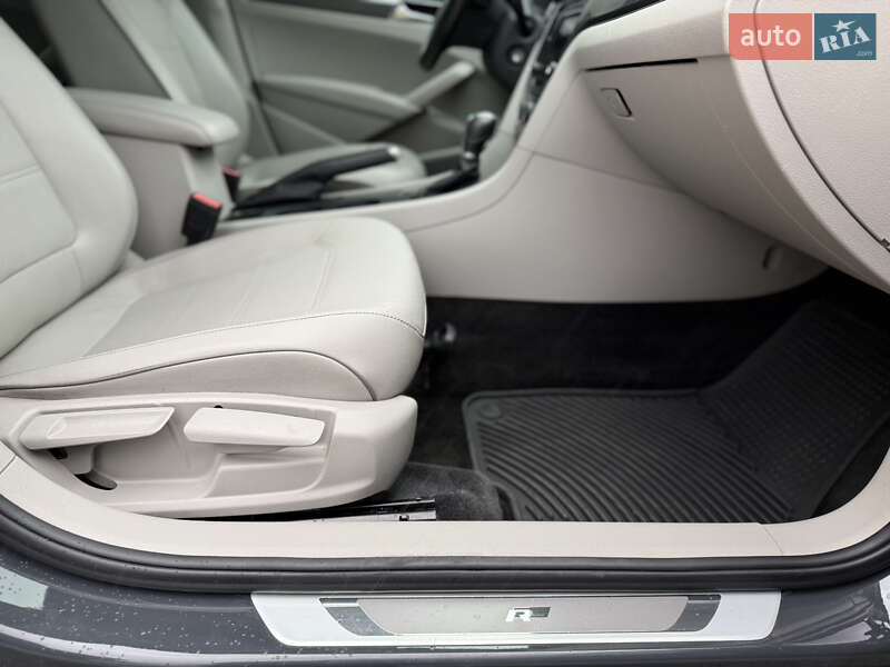 Седан Volkswagen Passat 2017 в Ровно