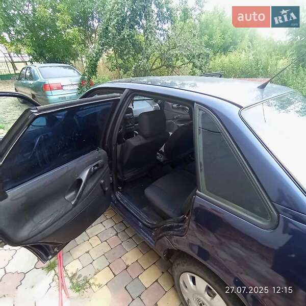 Седан Volkswagen Passat 1994 в Львове фото 5 Седан Volkswagen Passat 1994 в Львове