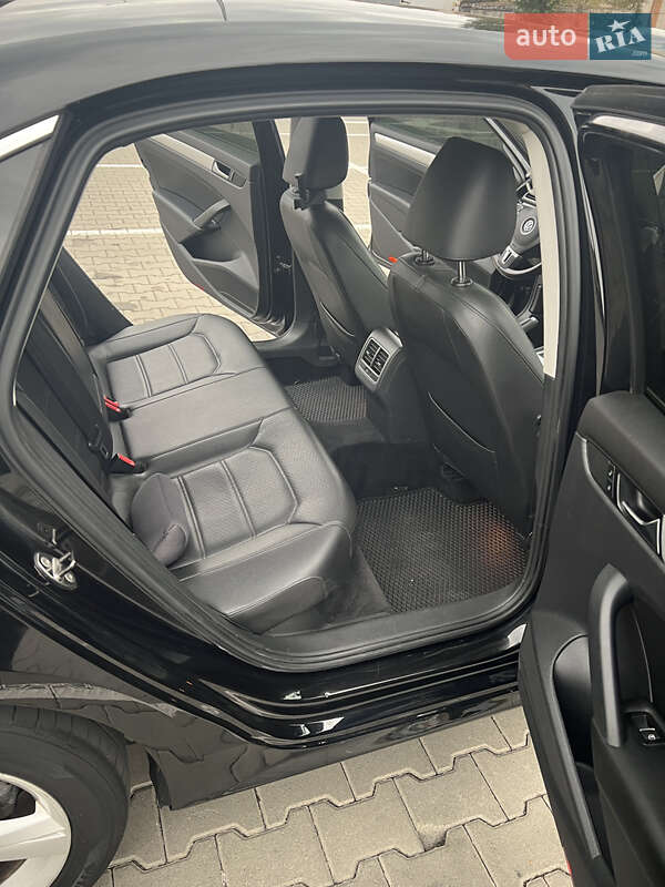 Седан Volkswagen Passat 2013 в Киеве фото 9 Седан Volkswagen Passat 2013 в Киеве