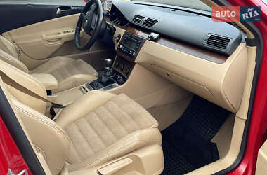 Седан Volkswagen Passat 2005 в  фото 45 Седан Volkswagen Passat 2005 в