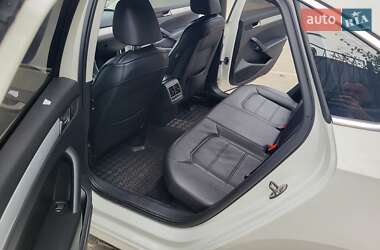 Седан Volkswagen Passat 2012 в 