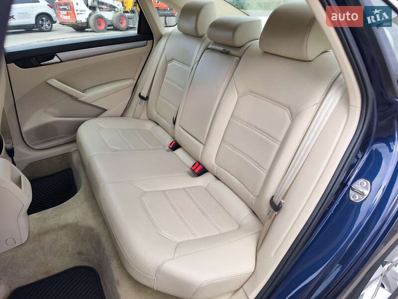 Седан Volkswagen Passat 2015 в Києві