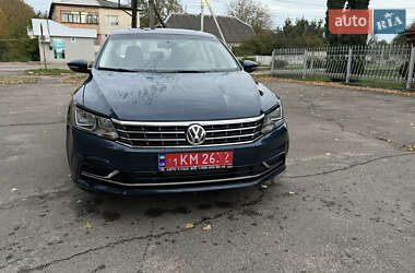 Седан Volkswagen Passat 2018 в Попельне