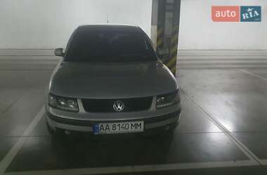 Седан Volkswagen Passat 1999 в Киеве
