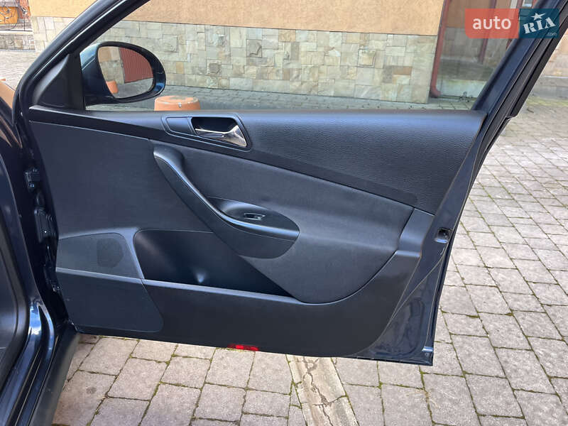 Універсал Volkswagen Passat 2008 в Коломиї