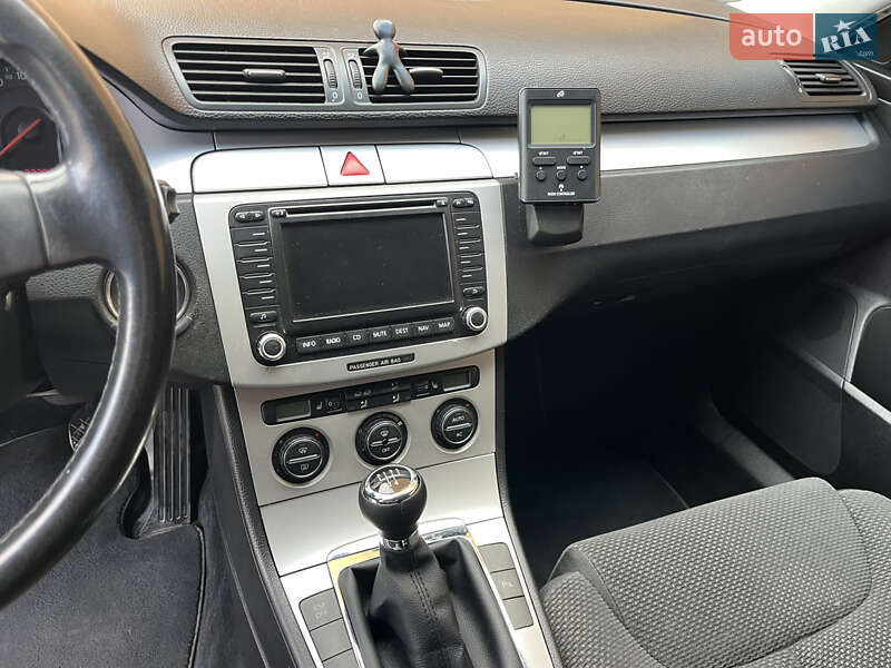 Універсал Volkswagen Passat 2008 в Коломиї