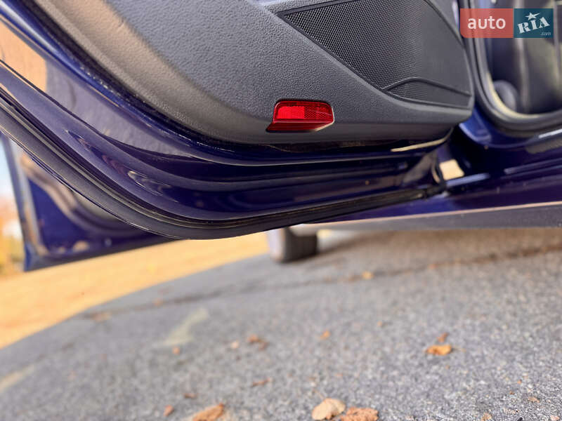 Седан Volkswagen Passat 2014 в Лозовой