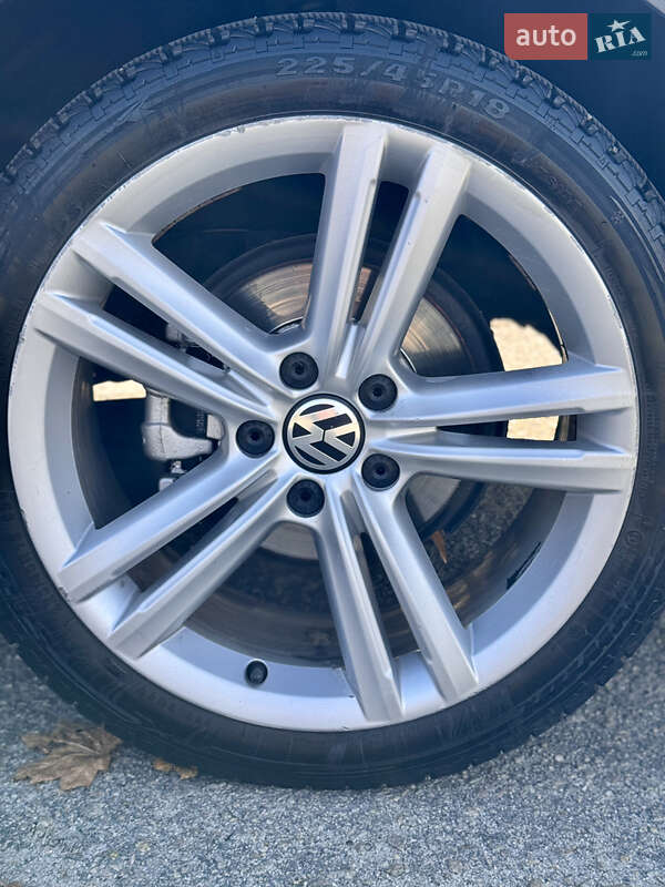 Седан Volkswagen Passat 2014 в Лозовой