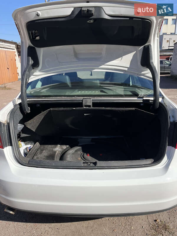 Седан Volkswagen Passat 2012 в Чернигове