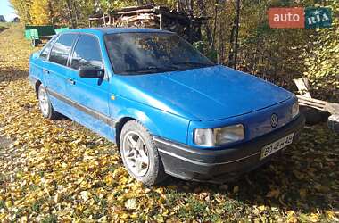 Седан Volkswagen Passat 1989 в  фото 6 Седан Volkswagen Passat 1989 в