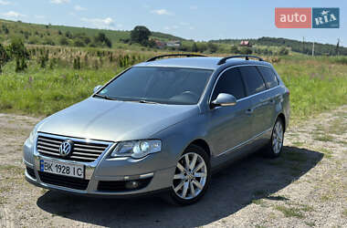 Універсал Volkswagen Passat 2010 в Рівному