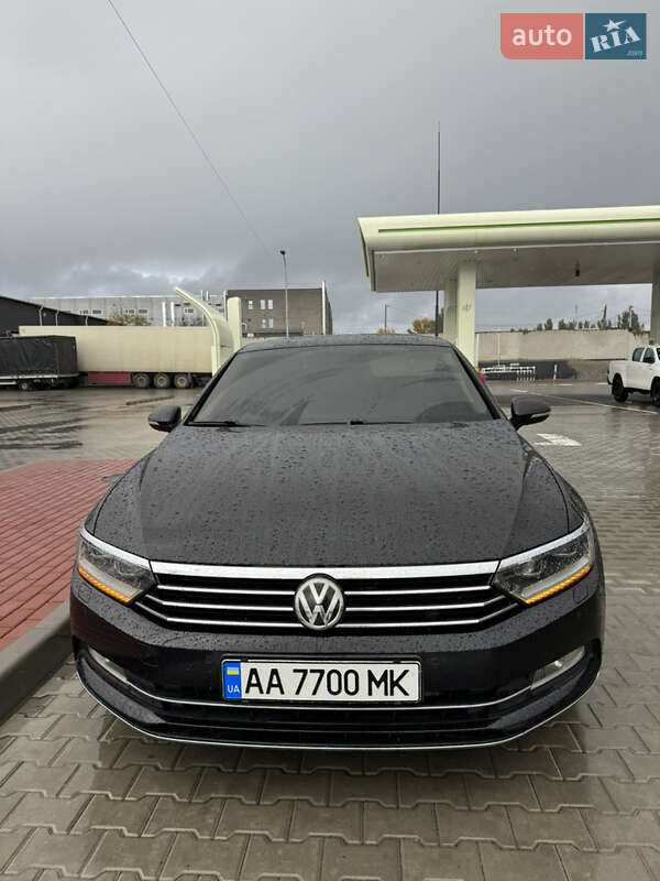 Седан Volkswagen Passat 2015 в Киеве