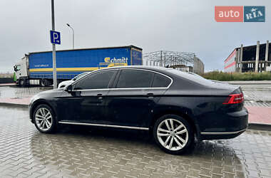 Седан Volkswagen Passat 2015 в 