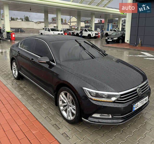 Седан Volkswagen Passat 2015 в Киеве